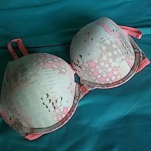 Victoria secret bra worn 1 time.