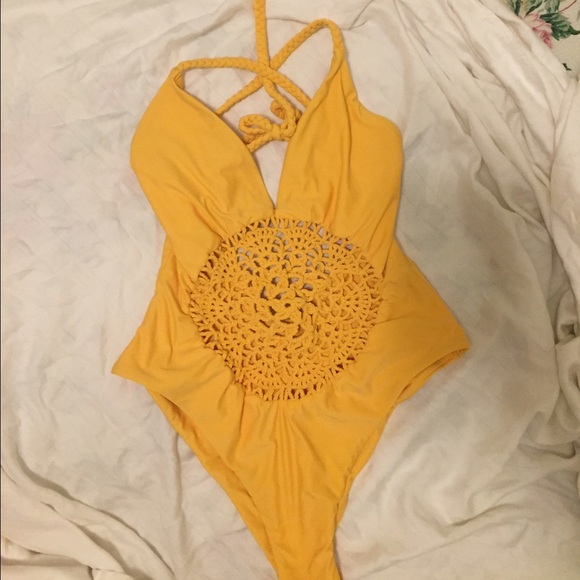 Medium + Mango color