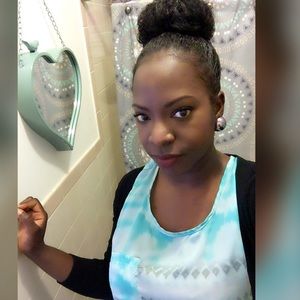 Meet your Posher, Clisa