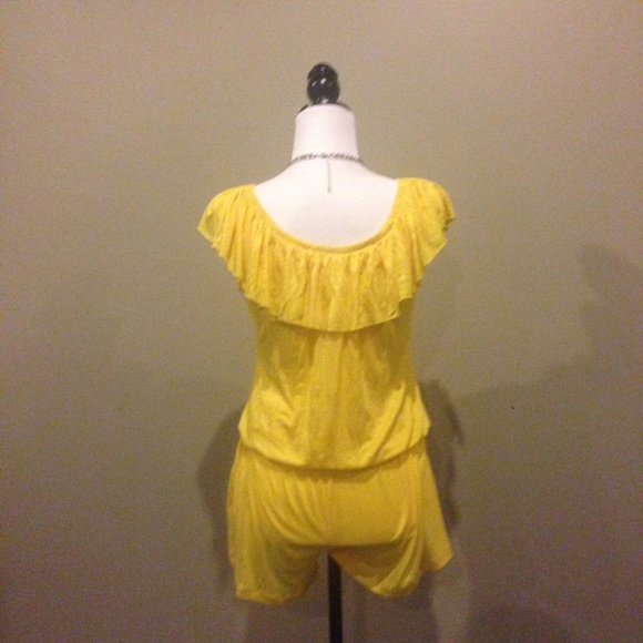 Yellow romper - Picture 3 of 3