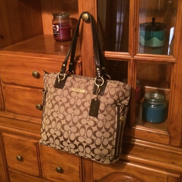 Coach Handbags - 🎀GORGEOUS AUTHENTIC COACH TOTE🎀
