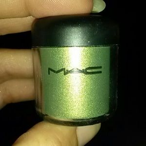 NIB 7.5g MAC  pigment