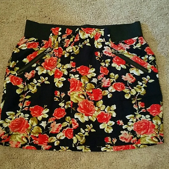 Floral high waisted skirt - Size L