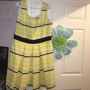 ☀️sunshine yellow and black dress☀️