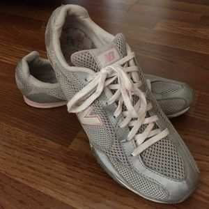 New balance 442 grey/pink shoes. Size 10