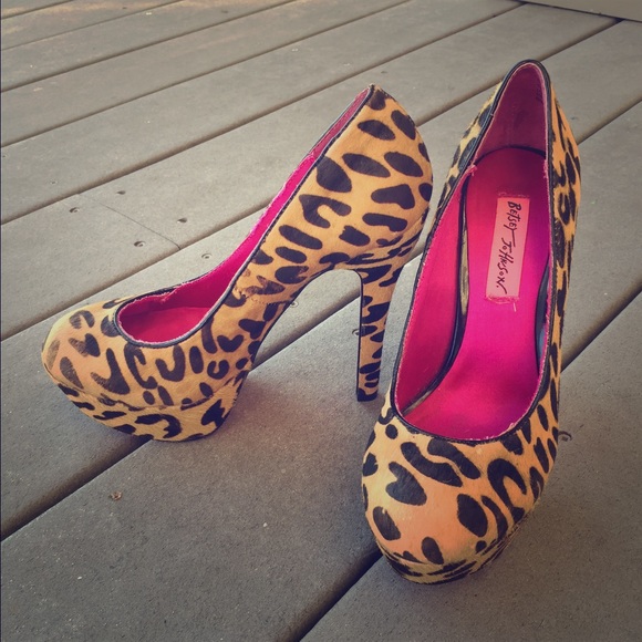👑2 x $20👑 Betsey Johnson Sexy Platform Pumps
