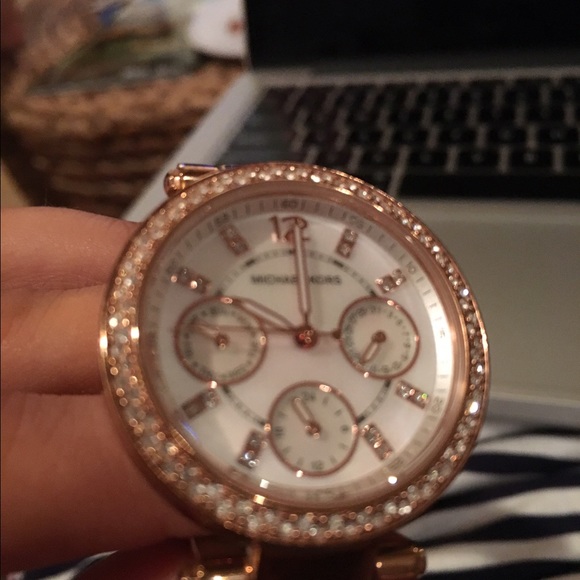 Micheal Kors Rose gold watch - Picture 2 of 2