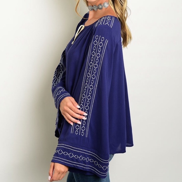 1 Left ❕PRICE is FIRM❕Navy/Ivory Embroidered Top - Picture 2 of 4