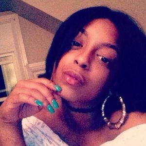 Meet your Posher, Tia