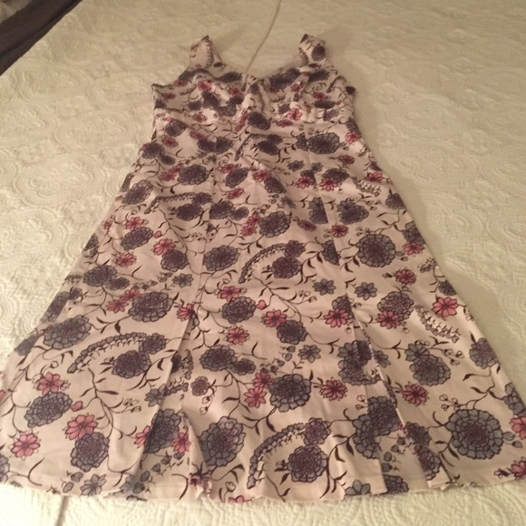 Dresses & Skirts - FINAL Just a great looking dress!  Flattering fit