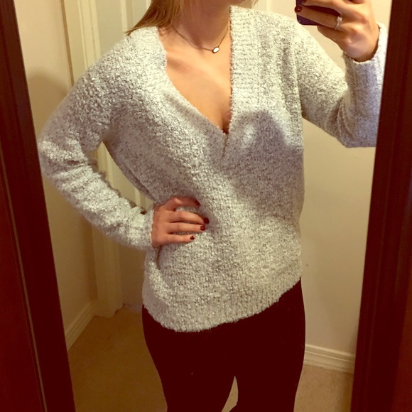 🍂 Low-V Knit Sweater 🍂