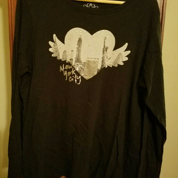 Black long sleeve Old Navy t-shirt w/ NY