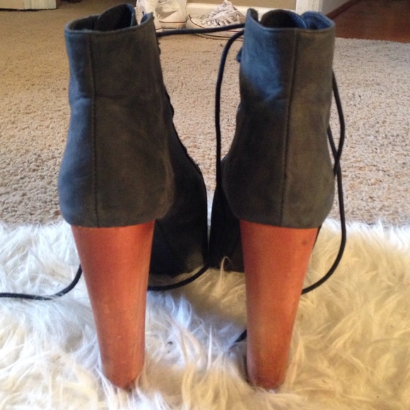 Jeffery Campbell Litas - Picture 4 of 4