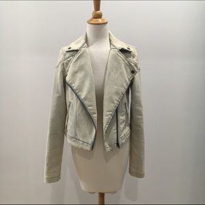 Free People denim jacket. Size: 2