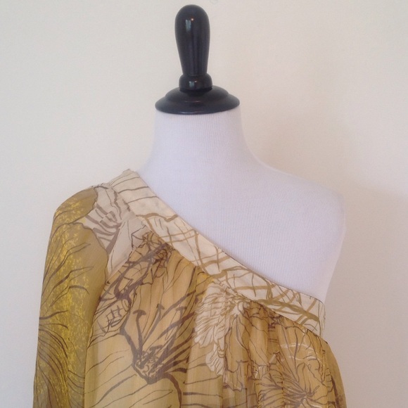 STUNNING MINI DRESS. - Picture 3 of 4