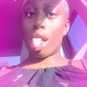 Meet your Posher, Caitlin