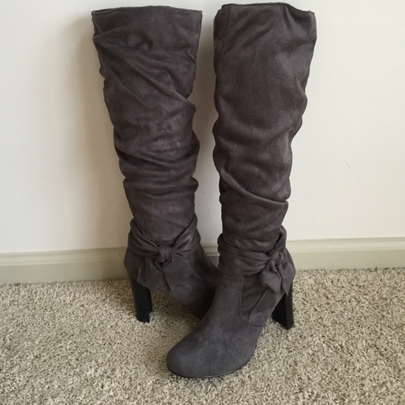 🎉🎉Gray heeled boots with bow detail