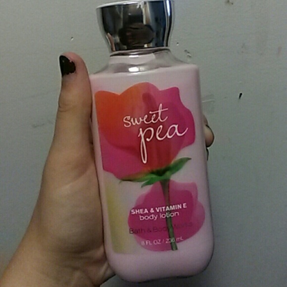 Sweet pea BBW body lotion