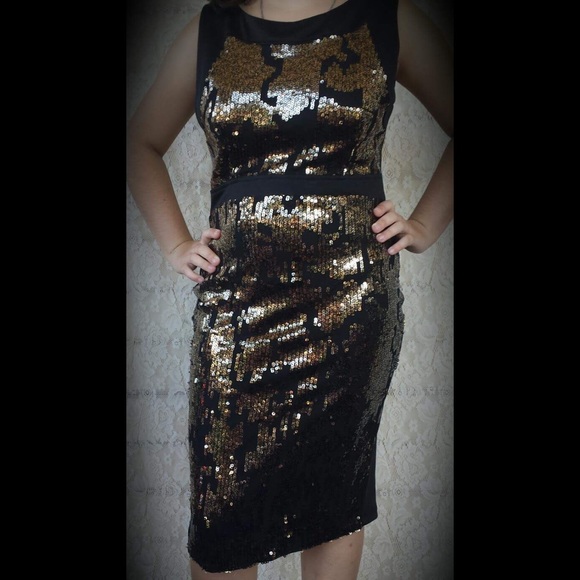 *LOWERED*Black & Gold Sequined Bodycon Dress- MIDI