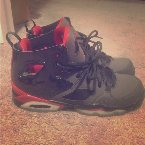 Jordan sneakers size 6.5 boys