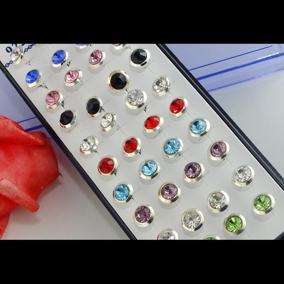 🎈🆕 20 pairs of Crystal stud earrings