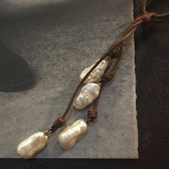 UK Jewelry - Leather and Freshwater Pearl Necklace