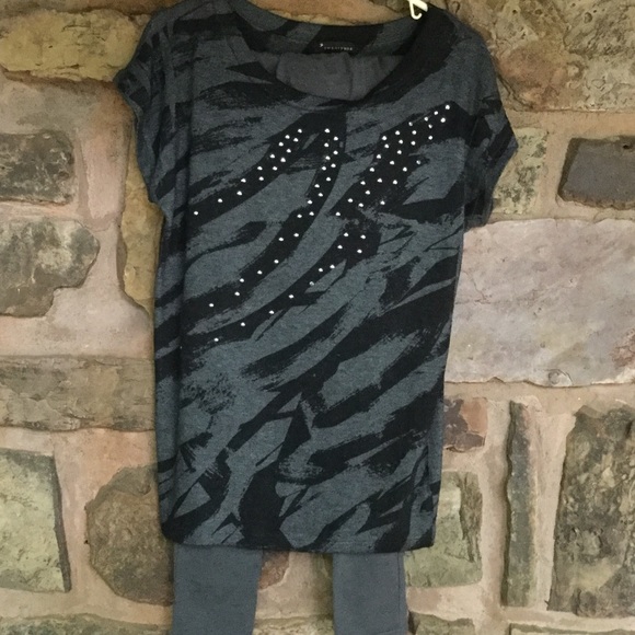 Twentyone Short Sleeve Top & No Boundries  Bottom