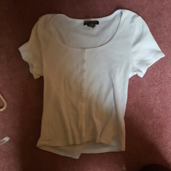 White crop tee