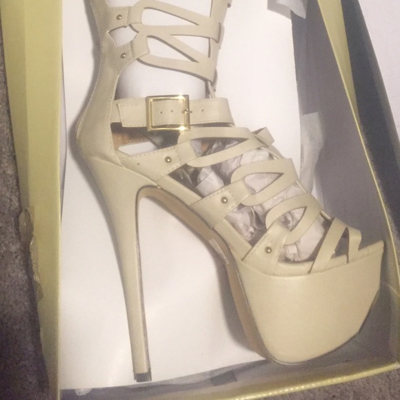 Heels that go up calf/off white size 8 women - Picture 1 of 2