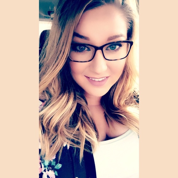 Meet your Posher, Alicia