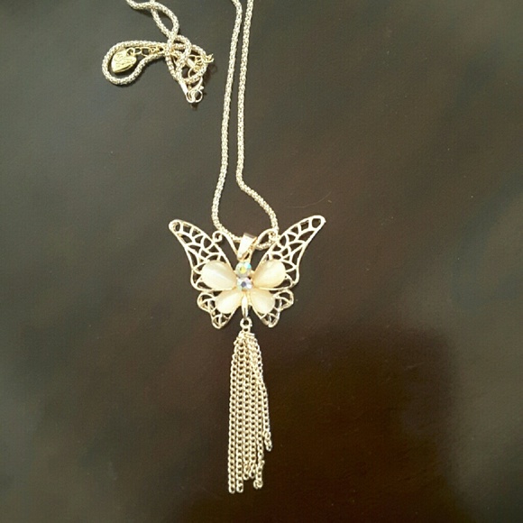 Lovely butterfly pendant - Picture 2 of 3