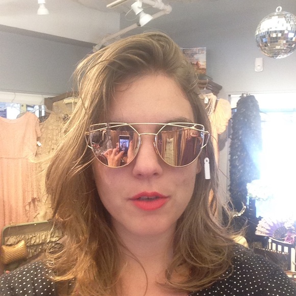 Meet your Posher, Ali - Picture 1 of 1