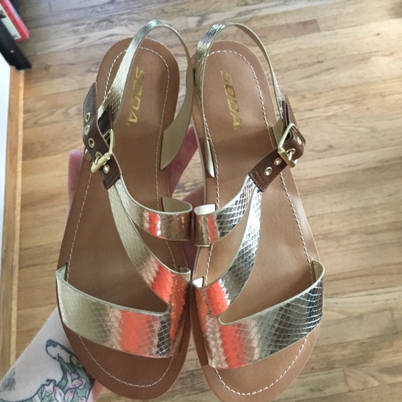 Soda sandals New in Box