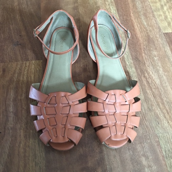 Mod cloth sandals!