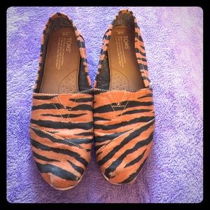 Tiger printed toms