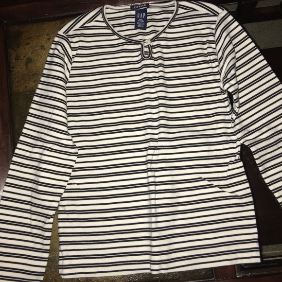 Gap tee