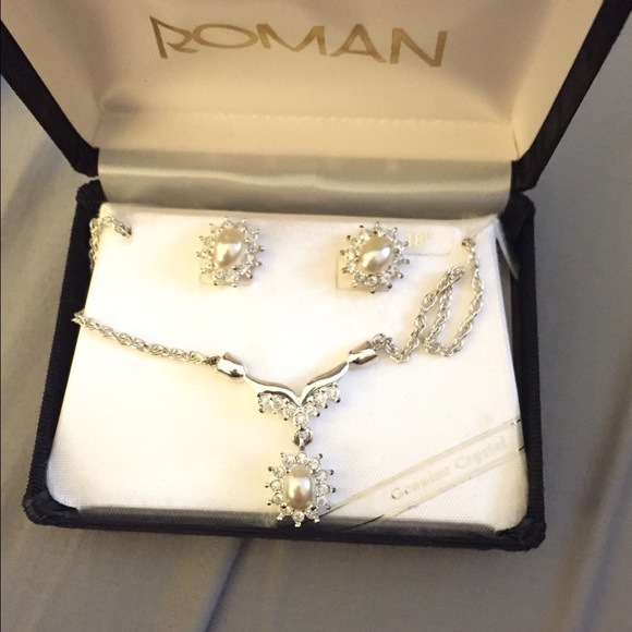 🎀💝Roman jewelry set, genuine crystals. NWOT