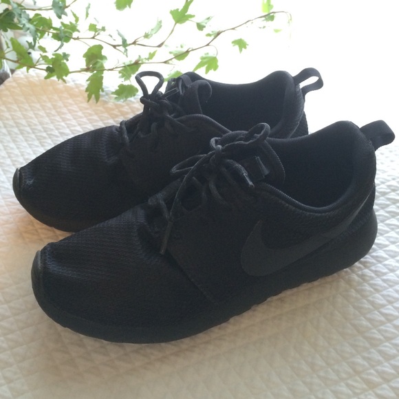 Nike Roshe Black