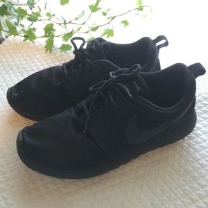 Nike Roshe Black