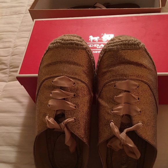 Shoes - Picture 3 of 4