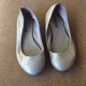 Lower East Side Silver sparkly flats Size 6.5W