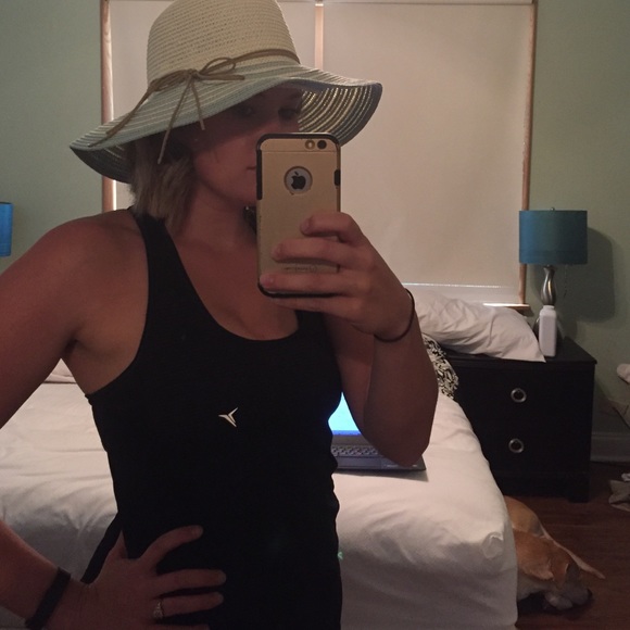Beach hat - Picture 2 of 2