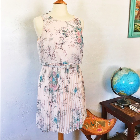 LC Lauren Conrad Dresses & Skirts - New Beautiful Floral Pleated Dress