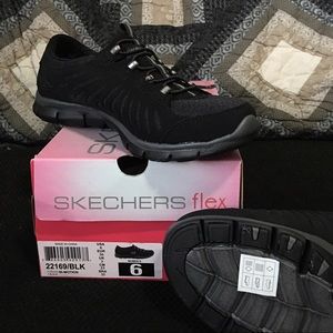 Skechers flex. Black size 6.