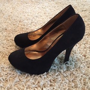 Black suede platform pumps - sz 7.5
