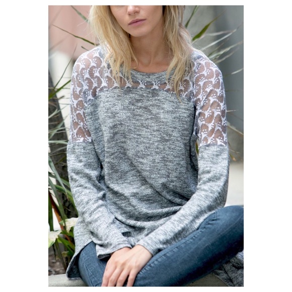 📣 Liquidation 📣 Last Small Lace Shoulder Top - Picture 3 of 3