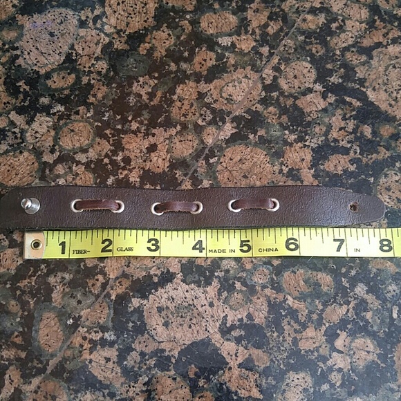 Handcrafted leather bracelet - Picture 2 of 3