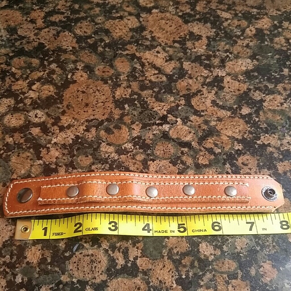 Handcrafted two toned leather bracelet. - Picture 2 of 3