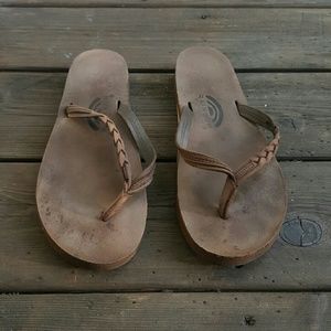 Rainbow sandals size Large I'd say a size 8.5-9