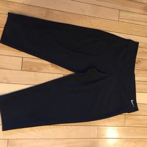 Nike girls Capri tights